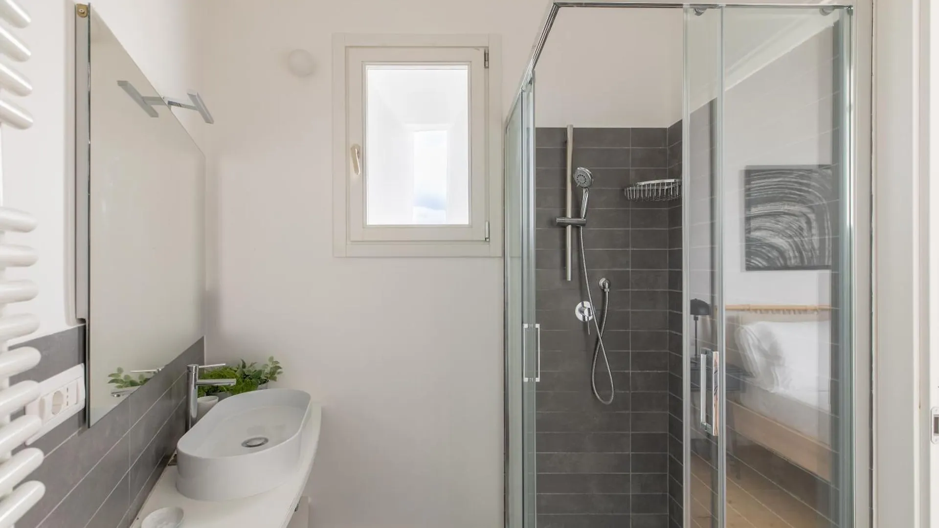Iflat Contemporary Elegant Skyline In Rome Apartment Italy