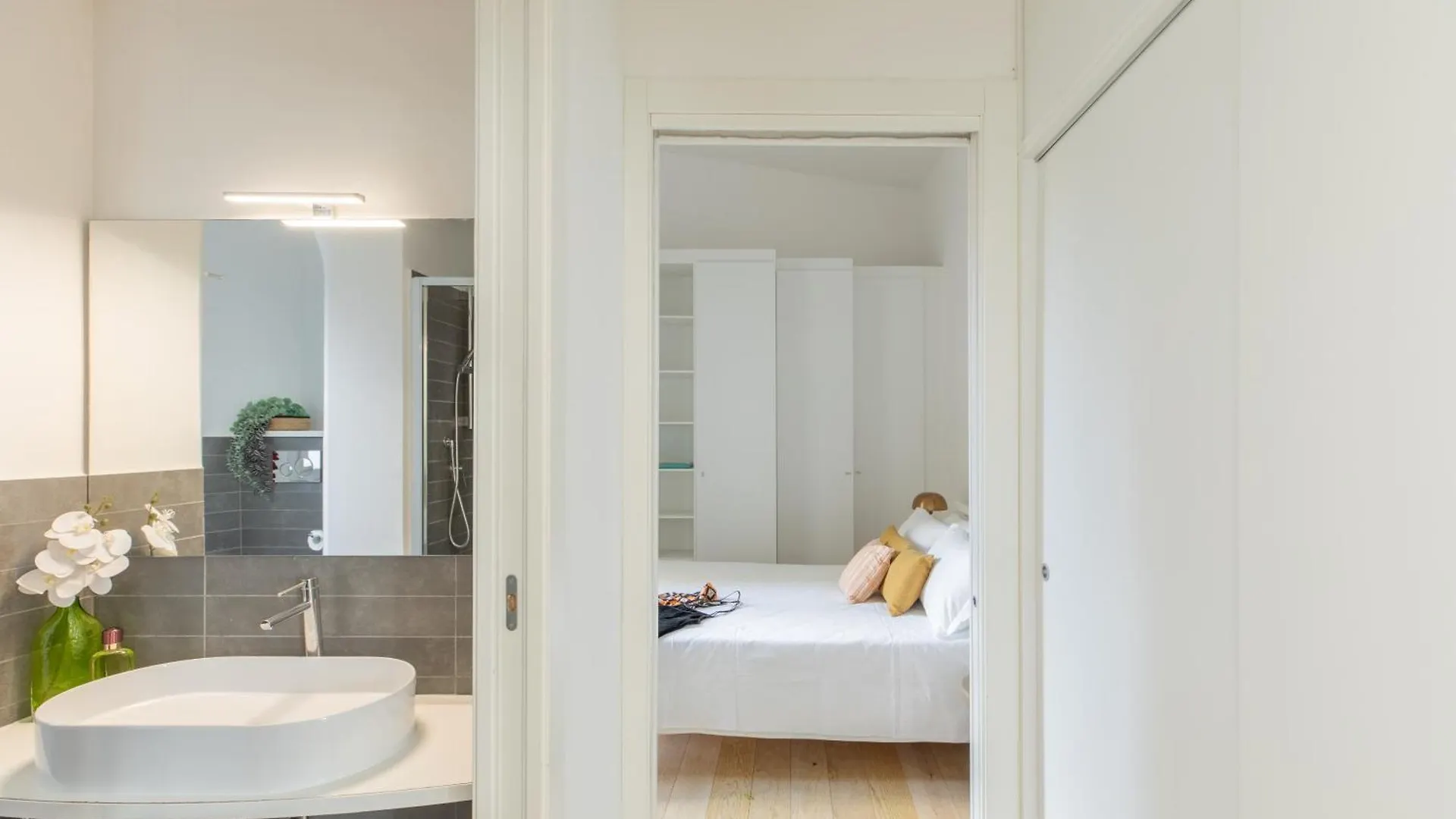 Iflat Contemporary Elegant Skyline In Rome Apartment
