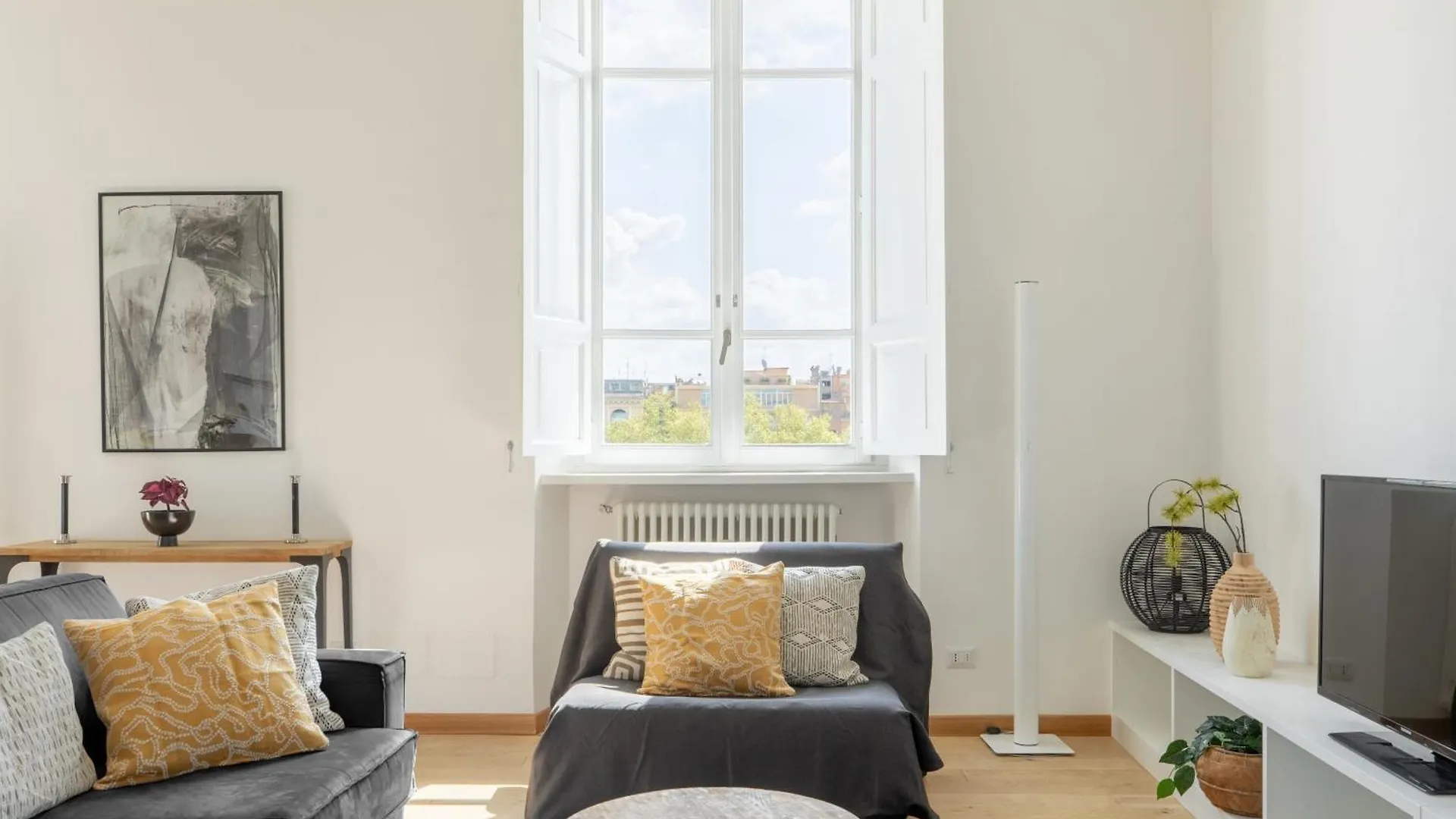 Iflat Contemporary Elegant Skyline In Rome Apartment