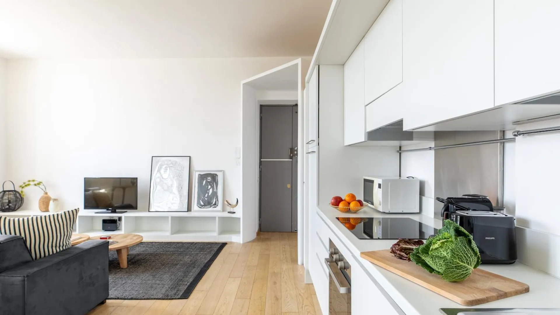 Iflat Contemporary Elegant Skyline In Rome Apartment