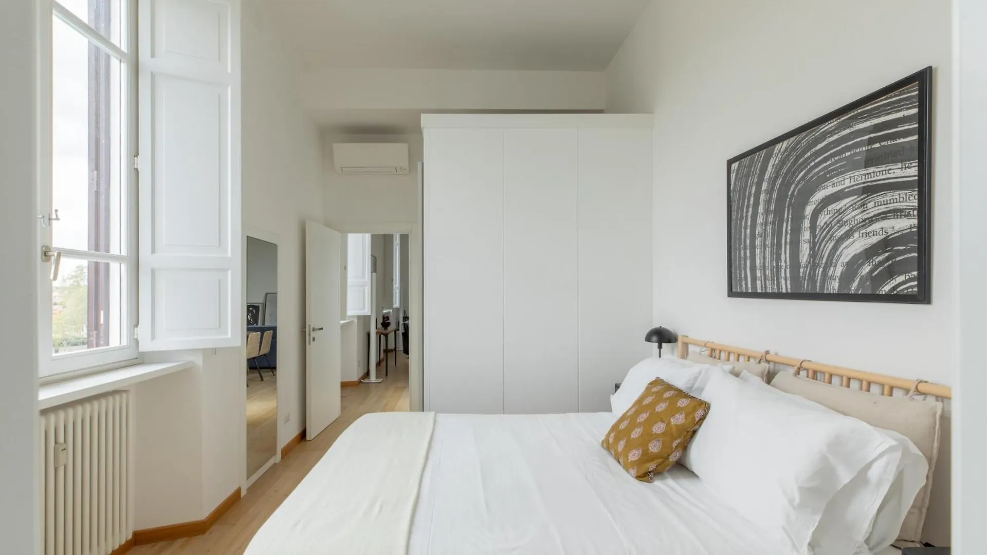 Iflat Contemporary Elegant Skyline In Rome Apartment