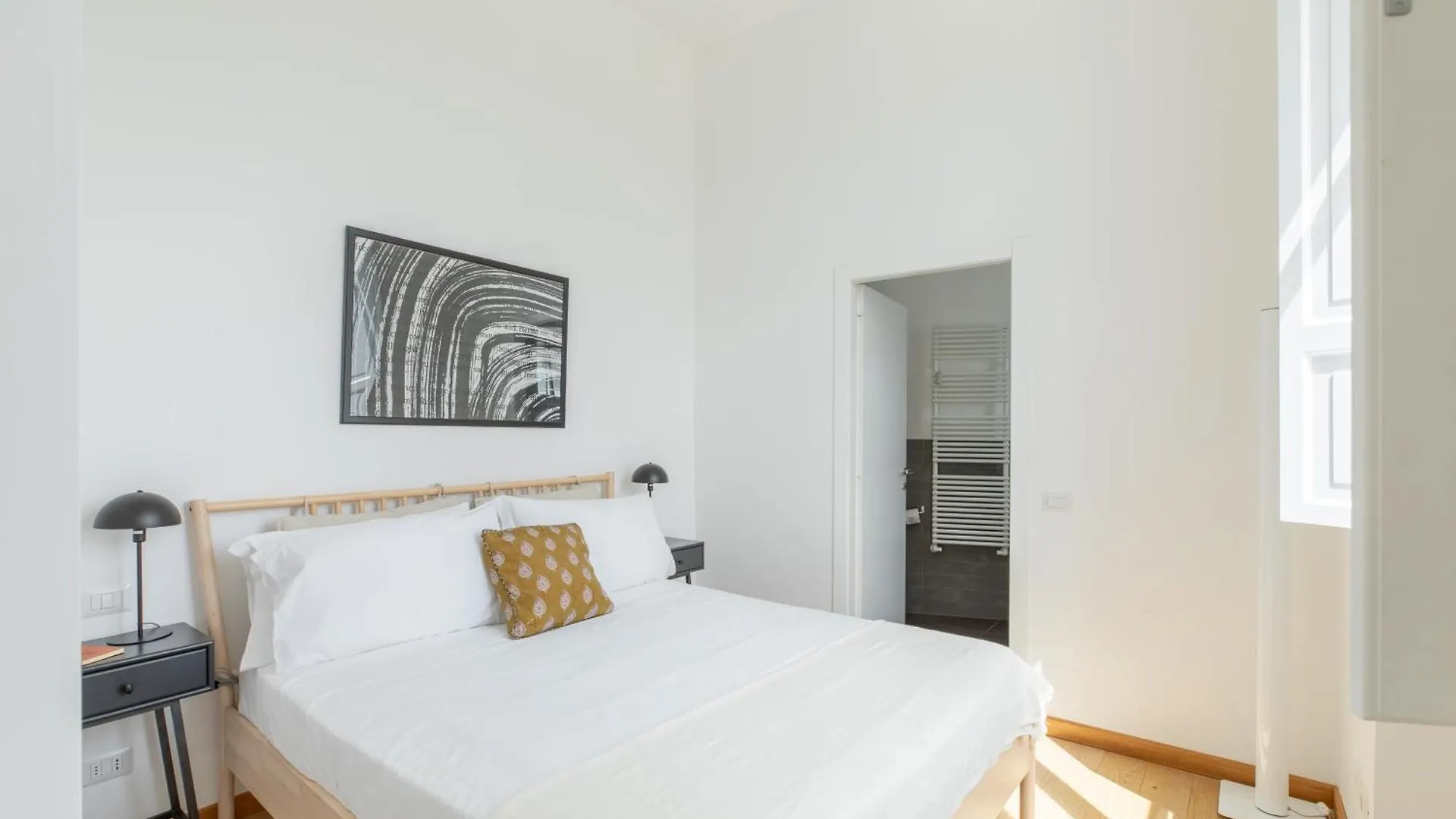 Iflat Contemporary Elegant Skyline In Rome Apartment